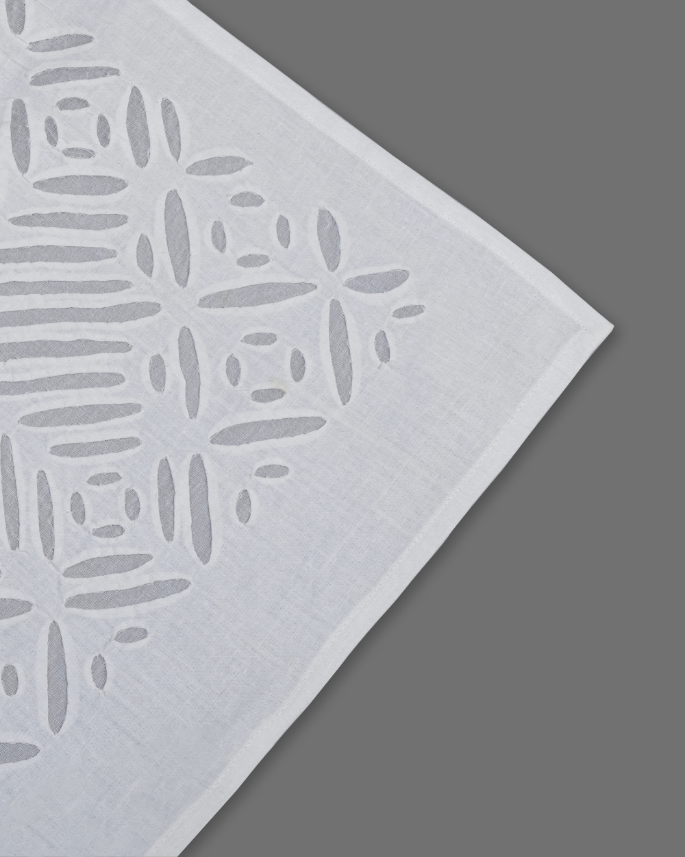 Table Runner Applique Kidd Khuddi, White