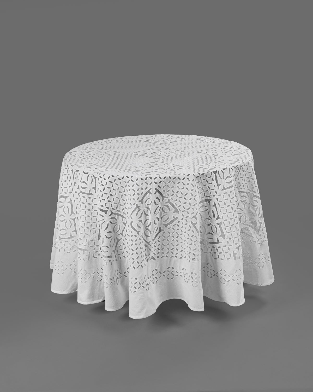 Tablecloth Applique Mehndi Khuddi, White