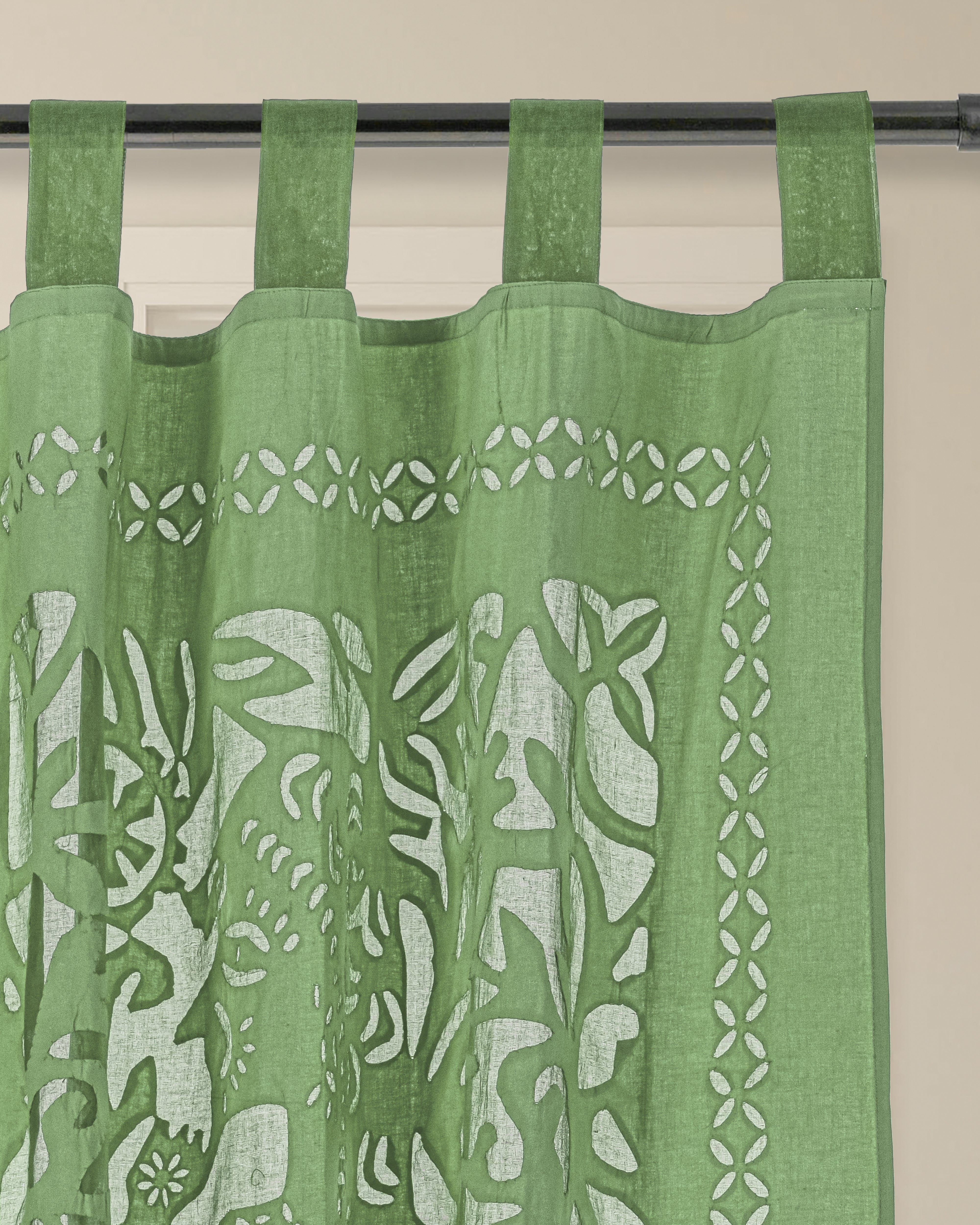 Curtains Applique Queen Pattern, Green