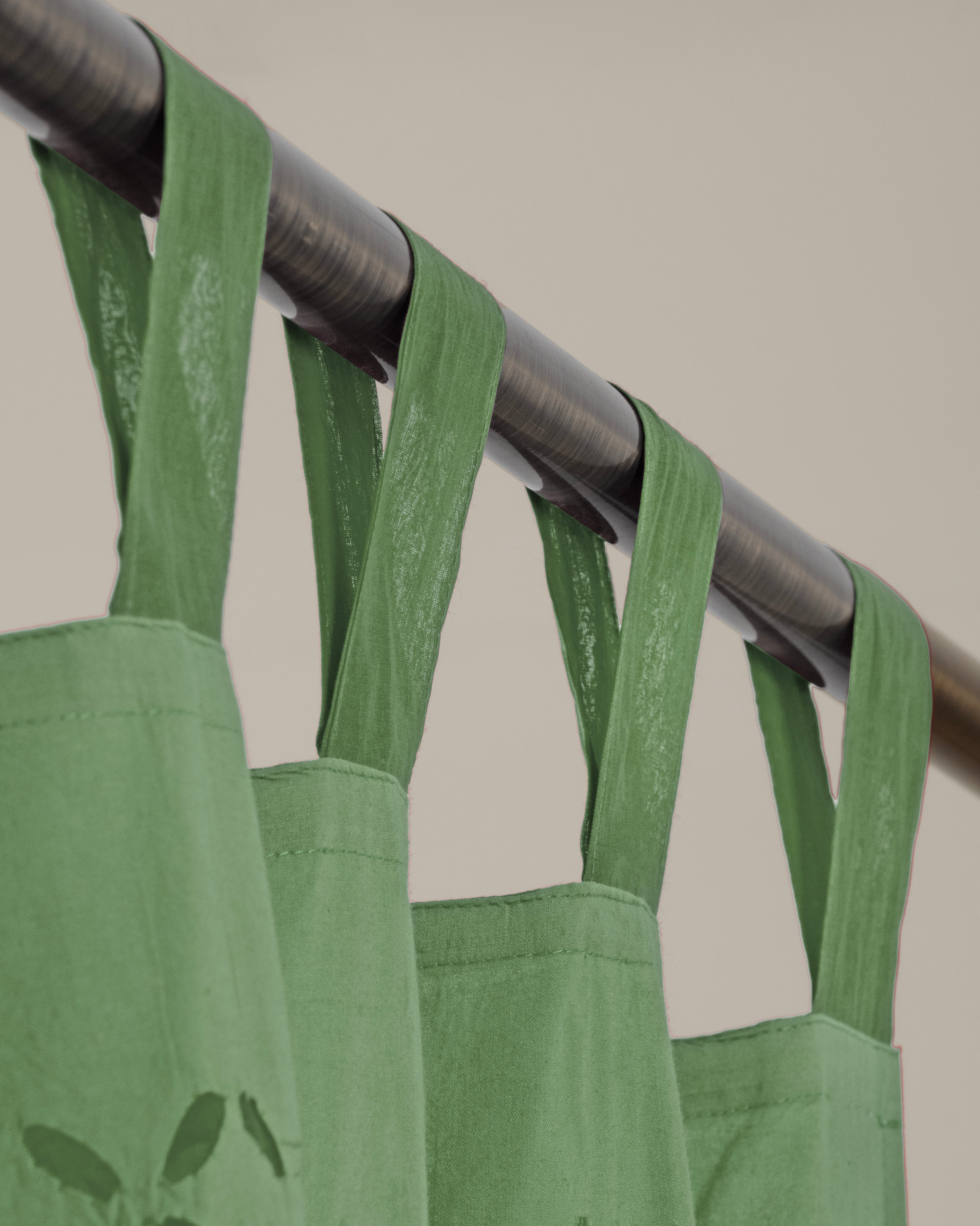 Curtains Applique Queen Pattern, Green