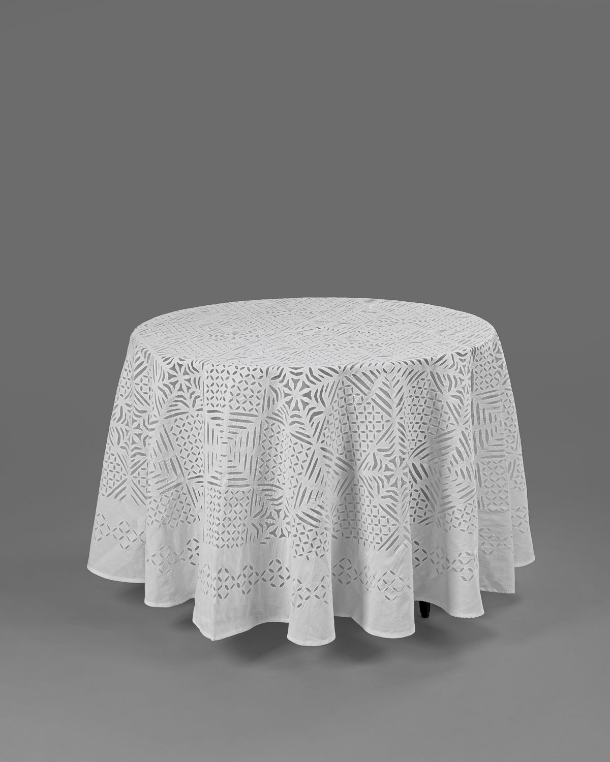Tablecloth Applique Kachcha Gulkhuddi, White