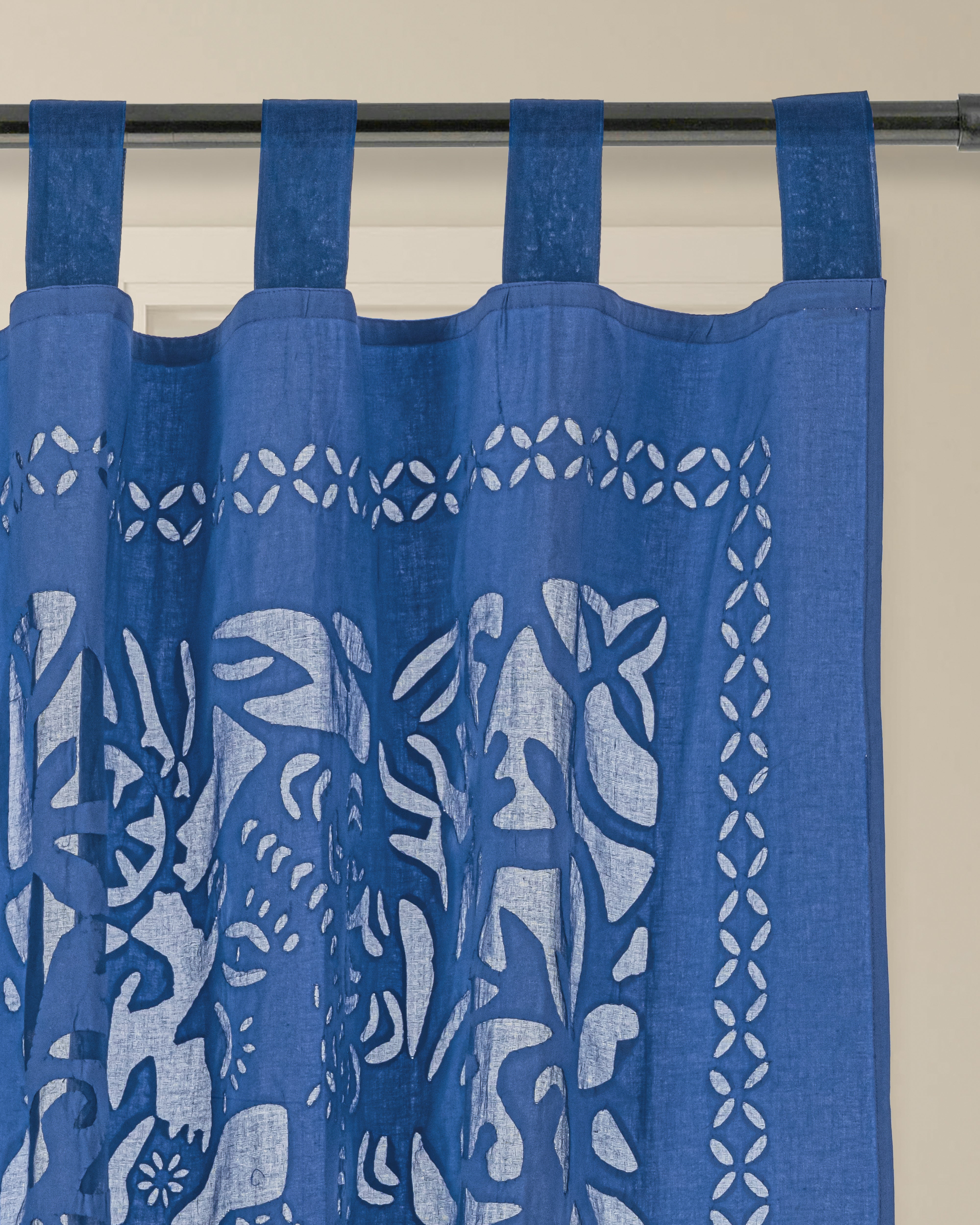 Curtains Applique Queen Pattern, Blue