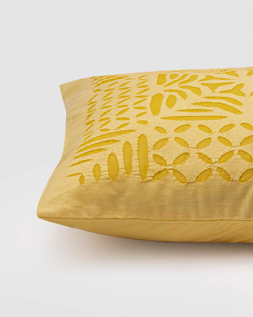 Pastel store yellow cushions